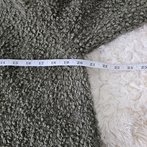 Moss Green Boucle Turtleneck Sweater size L - Picture 9 of 13